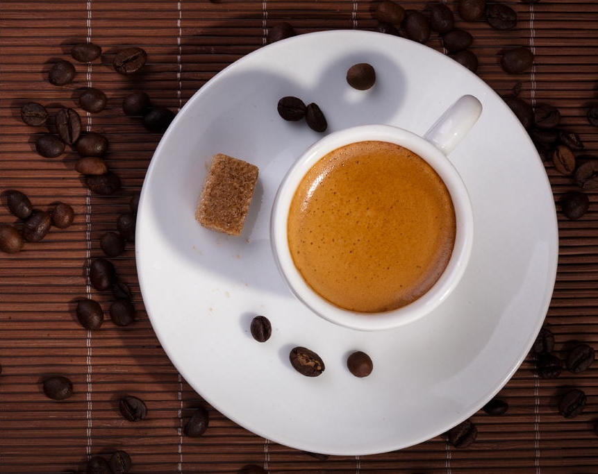 Nghệ thuật pha chế Espresso Corretto bằng máy Nuova Simonelli.